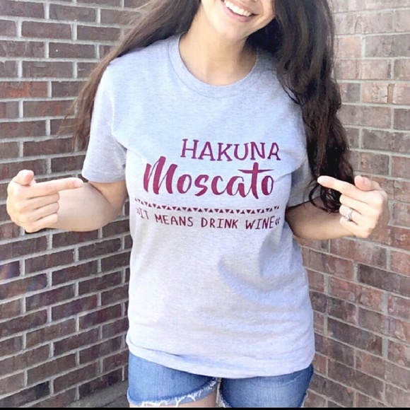 Boutique Tops - ▫️SOLD OUT▫️CLEARANCE▫️FINAL $▫️Hakuna Moscato Tee